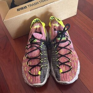 Nike Space Hippie 04 Size 6 - Limited Edition - Lemon Venom-Black